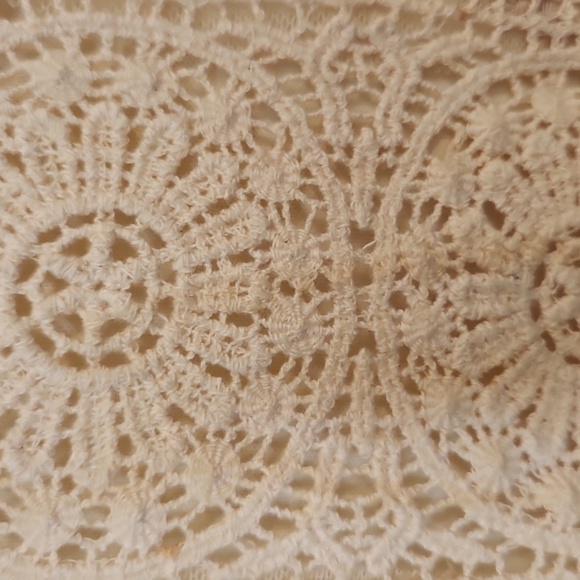 Dressbarn Women's Champagne Embroidered Floral Lace Blouse Size S - Picture 9 of 16